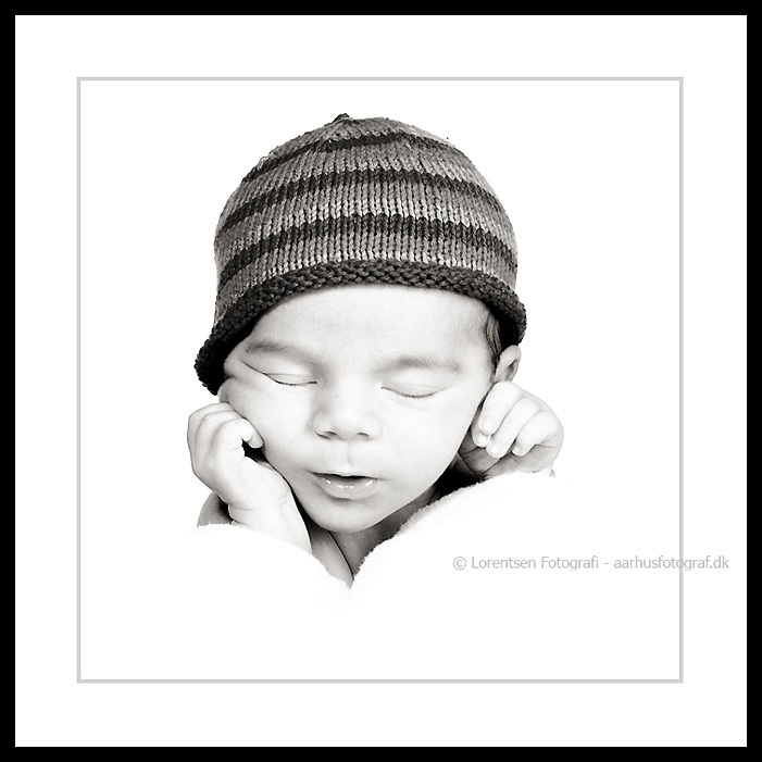 Newborn nyfødt 100x100 cm billede, med passepartoue og ramme
